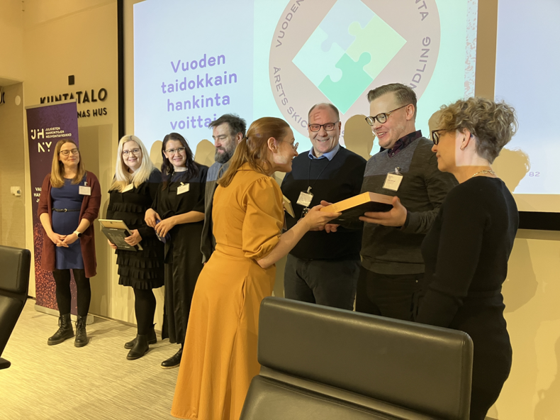 Vuoden taidokkain hankinta -kilpailun voittajat kukitetaan.